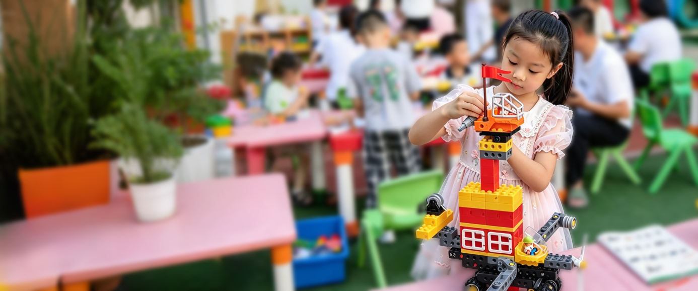 幼儿小组合作搭建活动